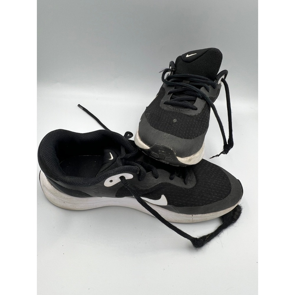 Nike Revolution 7 GS Youth‎ 6Y Black White Running Shoes Sneakers FB7689-003